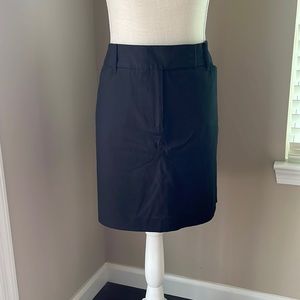 LOFT Black Knee Length Skirt w/ Front Pockets. Zipper Closure. Size 12
